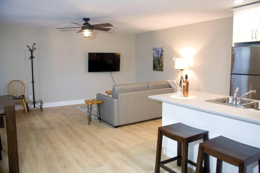 M&M'S Maple Bay Mountain Guesthouse - Licensed ダンカン エクステリア 写真